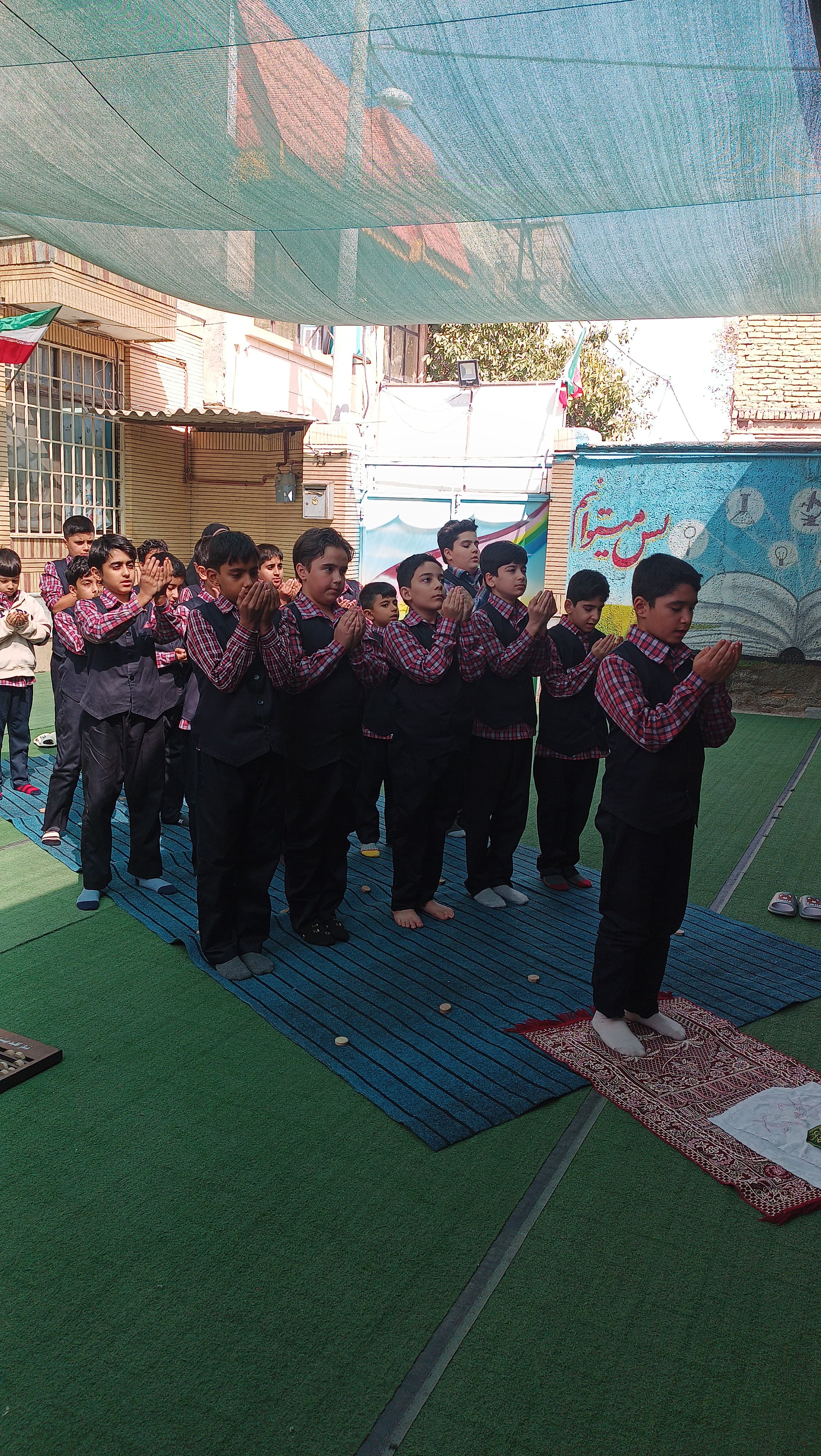 اقامه نماز جماعت به سبک مشارکت محور