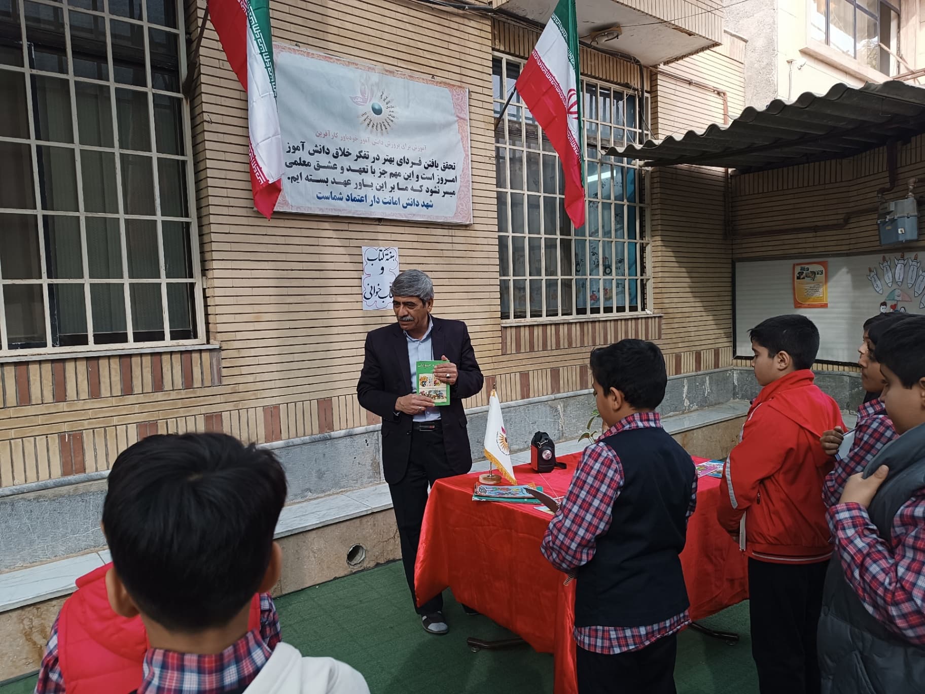 گرامی داشت هفته کتاب و کتابخوانی