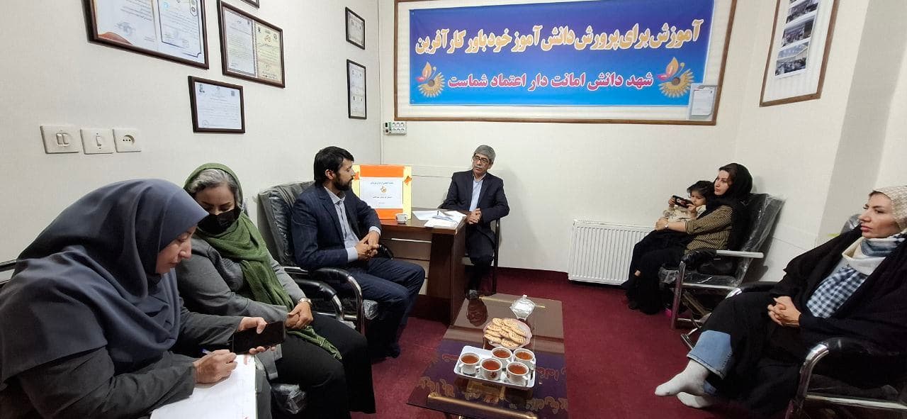 سومین جلسه انجمن اولیاء و مربیان سال تحصیلی جاری